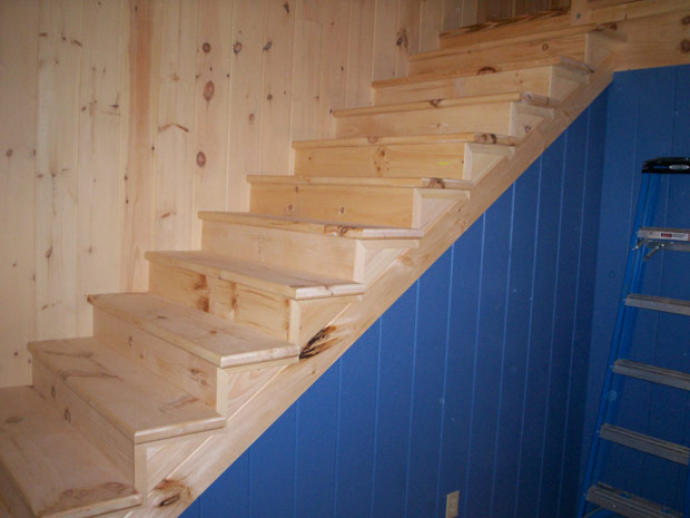 Hand Crafted Solid Pine Straight Staircase: Cowell