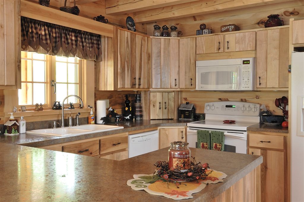 Hand Crafted Solid Maple Kitchen Cabinets: Baumann