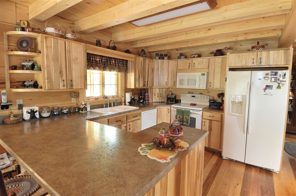 Hand Crafted Solid Maple Kitchen Cabinets: Baumann