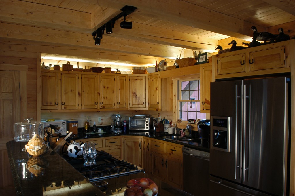 Hand Crafted Solid Pine Kitchen Cabinets: Volk